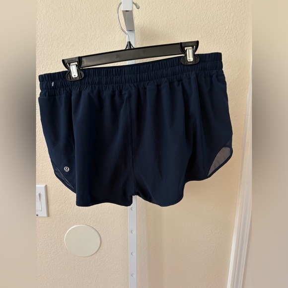 Lululemon Hotty Hot Short II 2.5" in True Navy - Size 14 - Picture 7 of 8
